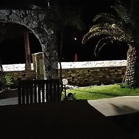 Вилла Το Πετρινο Agia Marina Mikrolimanou Экстерьер фото