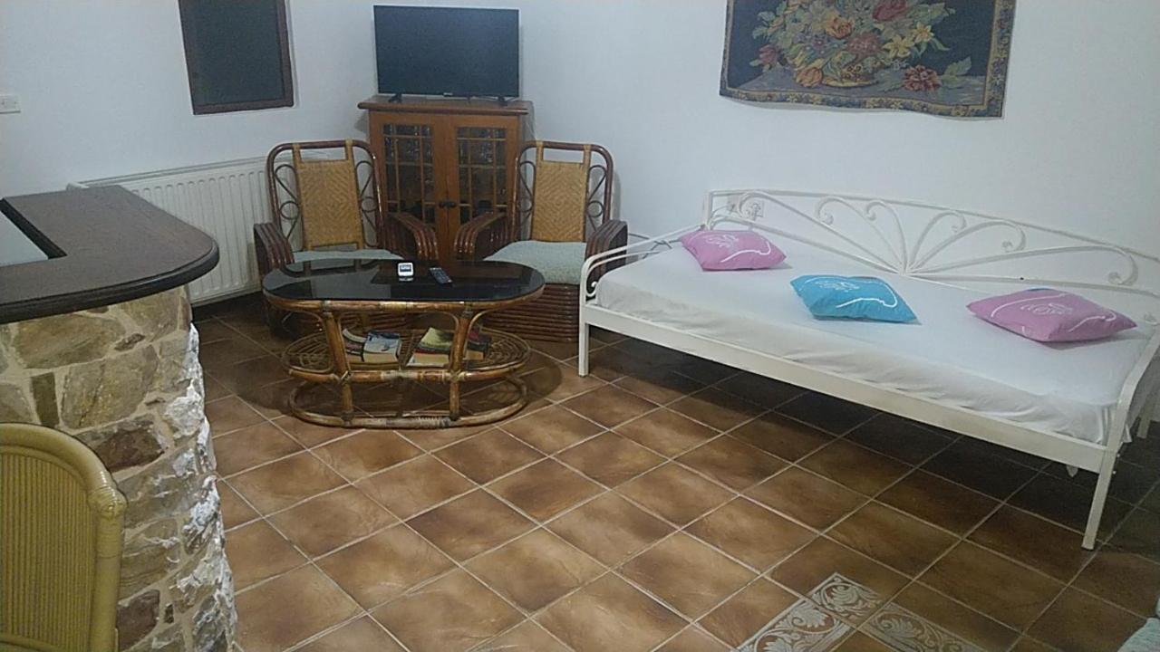 Вилла Το Πετρινο Agia Marina Mikrolimanou Экстерьер фото